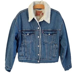 Levi’s Sherpa Lined Medium Wash 90’s Trucker Jacket NWT Size Small